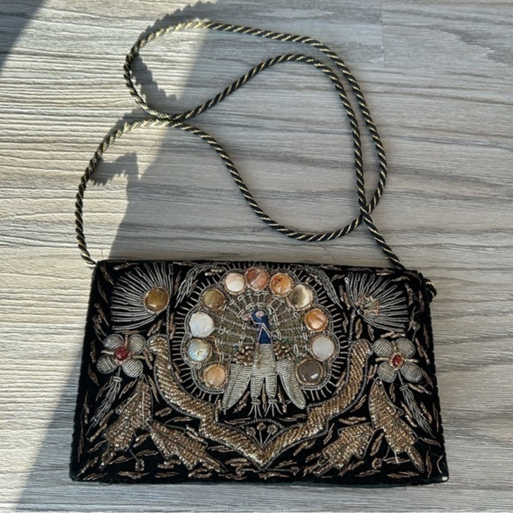 ๐ Black Velvet Vintage Handbag, Embroidered, peacock ๐ฆ , Shoulder Strap - Picture 3 of 7